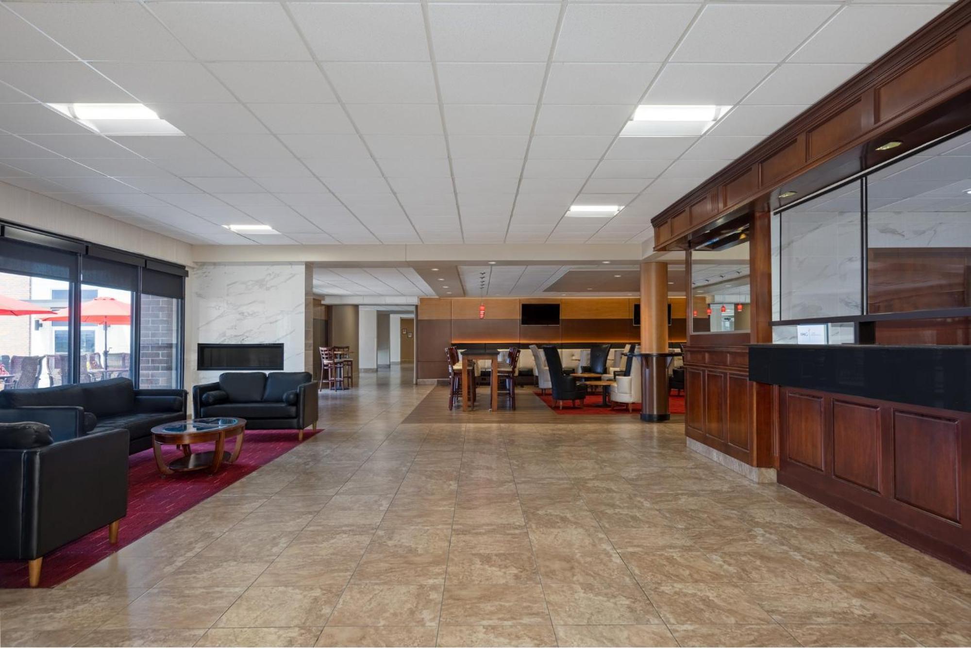 Holiday Inn Des Moines-Airport Conf Center By Ihg Exterior foto