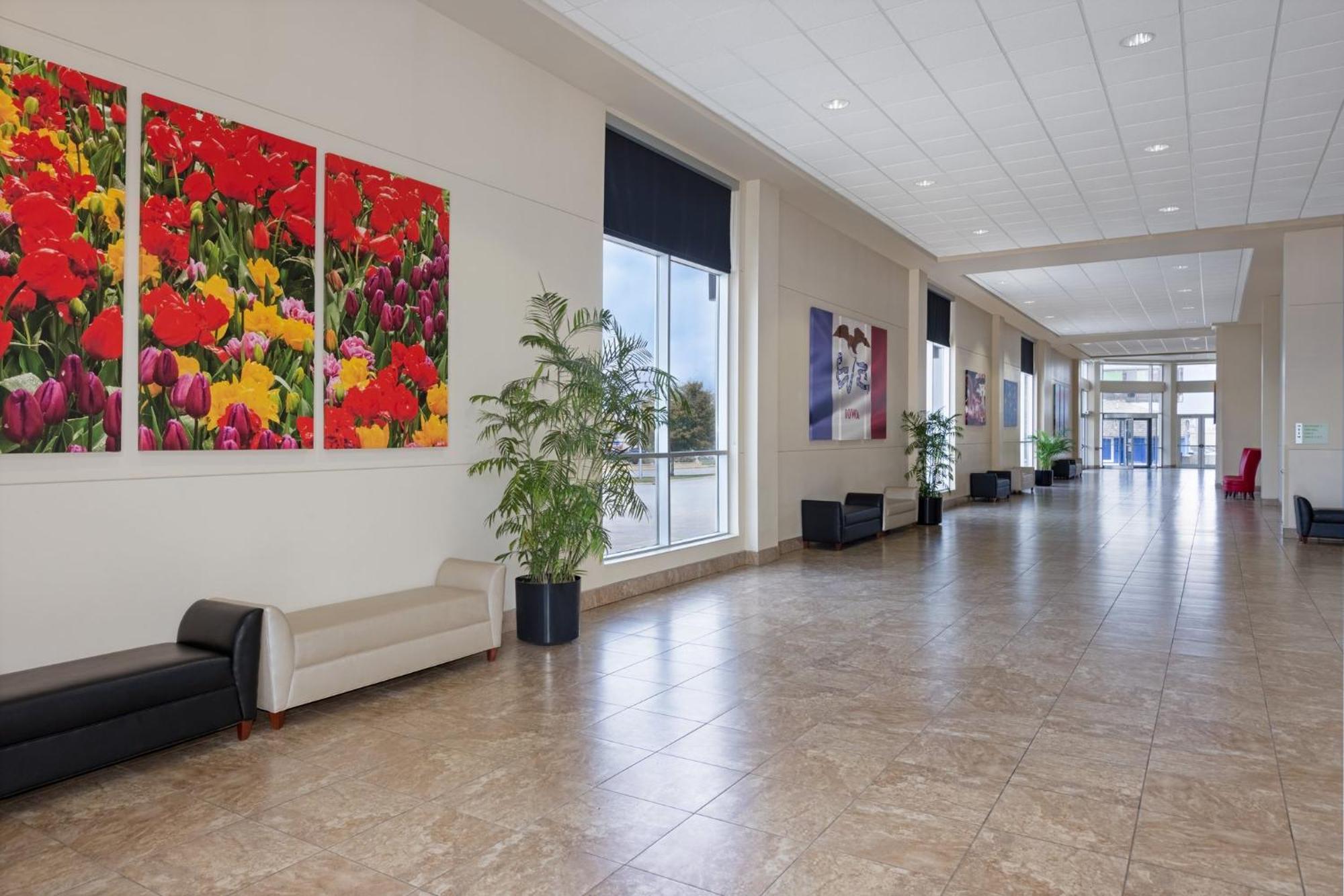 Holiday Inn Des Moines-Airport Conf Center By Ihg Exterior foto